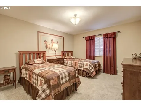 1755 NE Reagan Drive Roseburg OR 97470