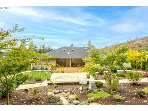 1755 NE Reagan Drive Roseburg OR 97470