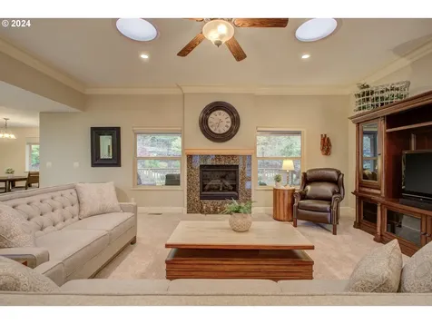 1755 NE Reagan Drive Roseburg OR 97470