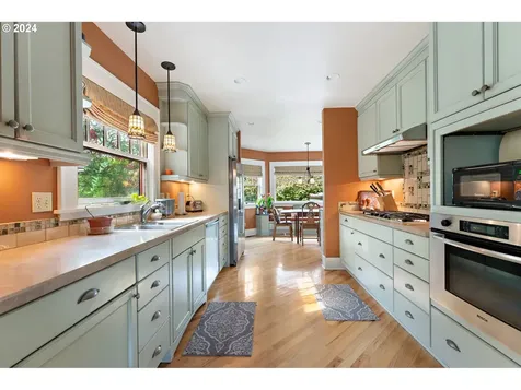 2243 Se Cypress Avenue Portland OR 97214