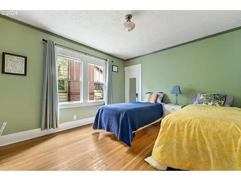 2243 Se Cypress Avenue Portland OR 97214