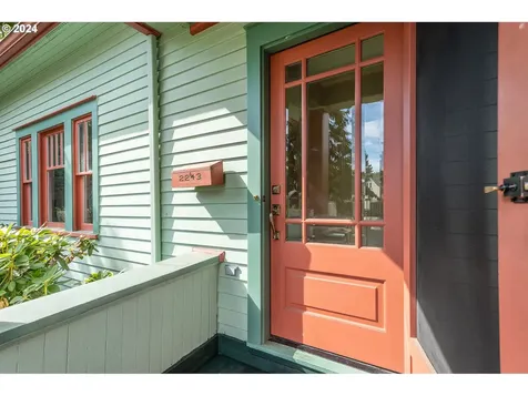 2243 Se Cypress Avenue Portland OR 97214