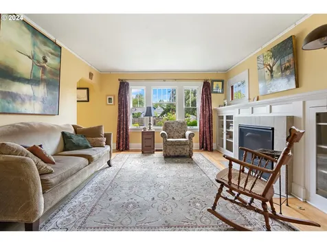 2243 Se Cypress Avenue Portland OR 97214