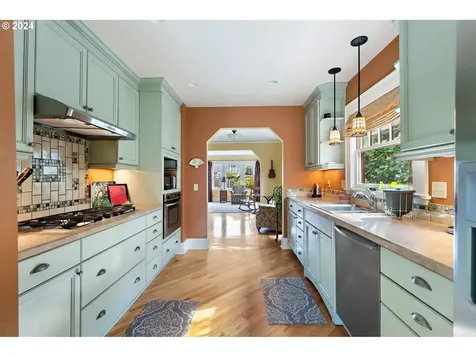 2243 Se Cypress Avenue Portland OR 97214