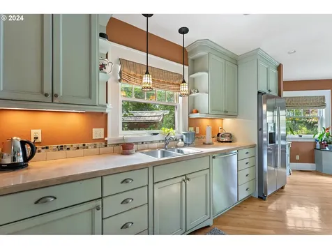 2243 Se Cypress Avenue Portland OR 97214