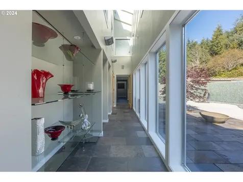 179 Siletz Highway Lincoln City OR 97367