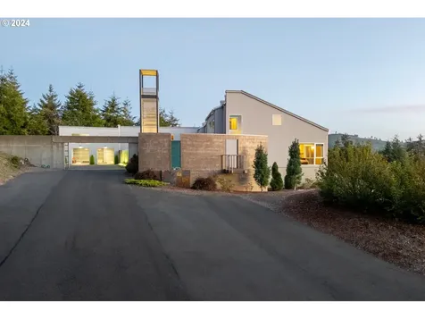 179 Siletz Highway Lincoln City OR 97367