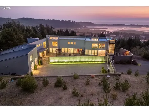 179 Siletz Highway Lincoln City OR 97367
