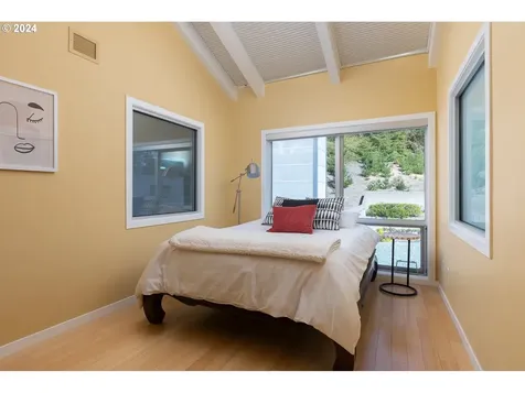 179 Siletz Highway Lincoln City OR 97367