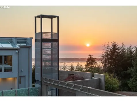 179 Siletz Highway Lincoln City OR 97367