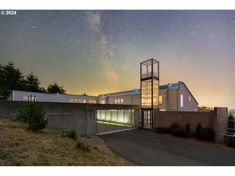 179 Siletz Highway Lincoln City OR 97367