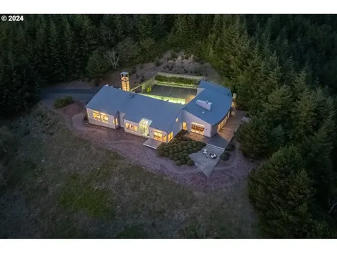 179 Siletz Highway Lincoln City OR 97367