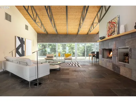 179 Siletz Highway Lincoln City OR 97367