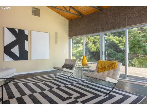 179 Siletz Highway Lincoln City OR 97367