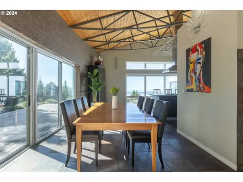 179 Siletz Highway Lincoln City OR 97367