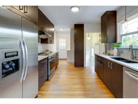 4233 NE 18th Avenue Portland OR 97211