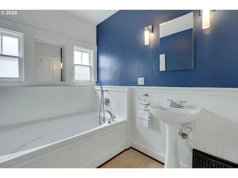 4233 NE 18th Avenue Portland OR 97211