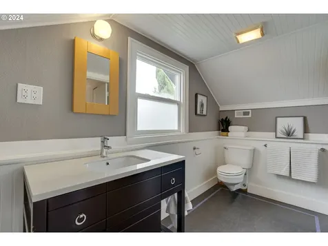 4233 NE 18th Avenue Portland OR 97211