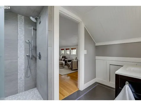 4233 NE 18th Avenue Portland OR 97211