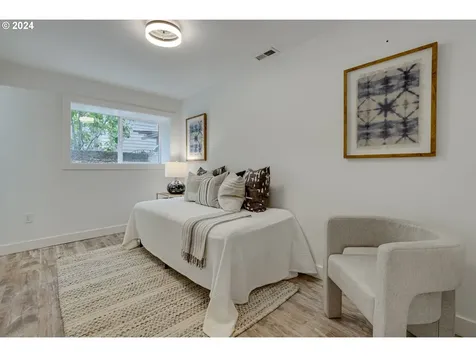 4233 NE 18th Avenue Portland OR 97211