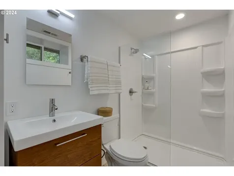 4233 NE 18th Avenue Portland OR 97211