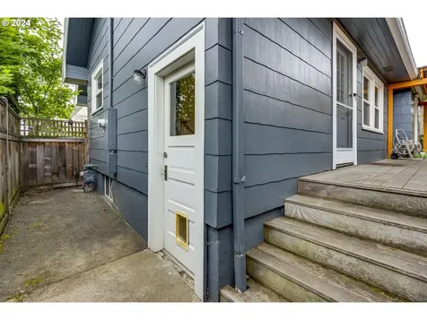 4233 NE 18th Avenue Portland OR 97211