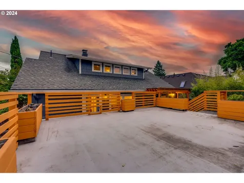 4233 NE 18th Avenue Portland OR 97211