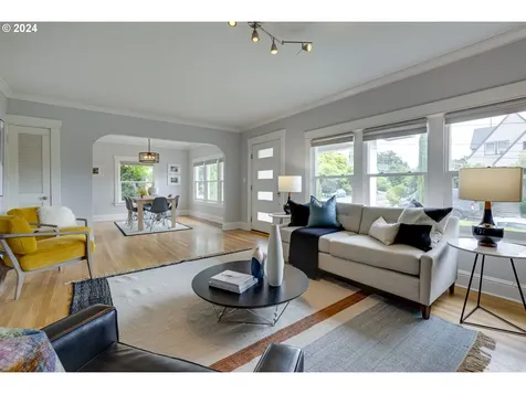 4233 NE 18th Avenue Portland OR 97211