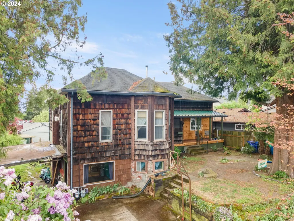 8848 N Burrage Avenue Portland OR 97217