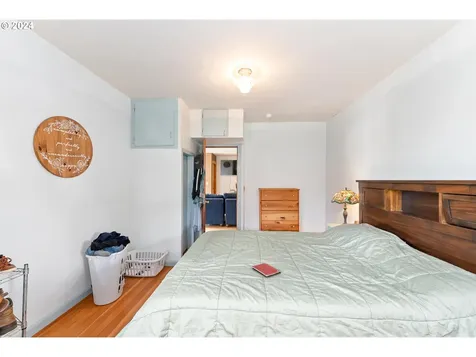 8848 N Burrage Avenue Portland OR 97217
