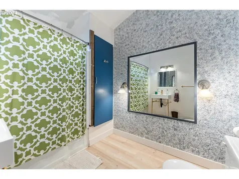 8848 N Burrage Avenue Portland OR 97217