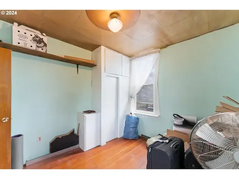 8848 N Burrage Avenue Portland OR 97217