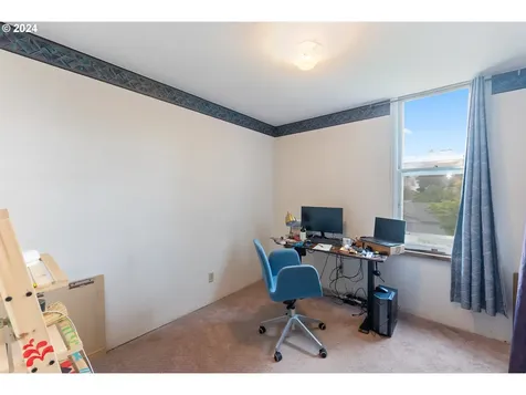 8848 N Burrage Avenue Portland OR 97217