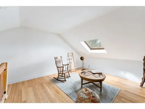 8848 N Burrage Avenue Portland OR 97217