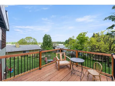 8848 N Burrage Avenue Portland OR 97217