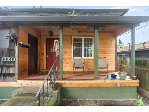 8848 N Burrage Avenue Portland OR 97217
