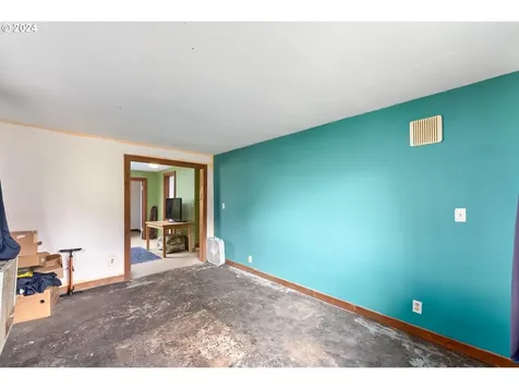 8848 N Burrage Avenue Portland OR 97217