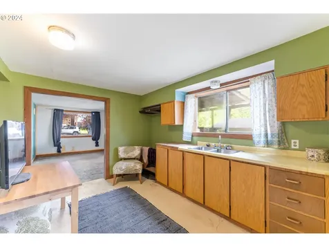 8848 N Burrage Avenue Portland OR 97217