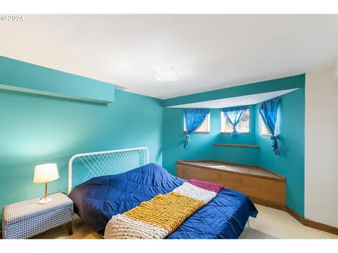 8848 N Burrage Avenue Portland OR 97217