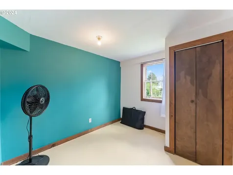 8848 N Burrage Avenue Portland OR 97217