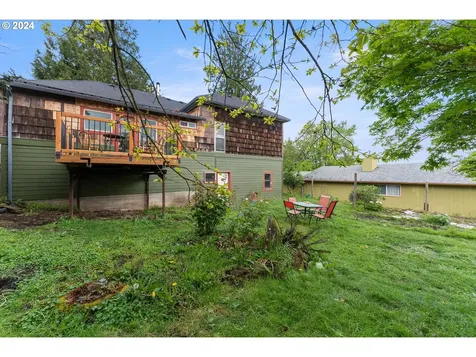 8848 N Burrage Avenue Portland OR 97217