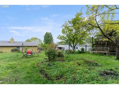 8848 N Burrage Avenue Portland OR 97217