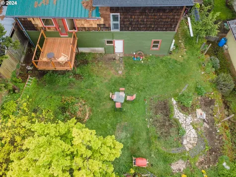 8848 N Burrage Avenue Portland OR 97217