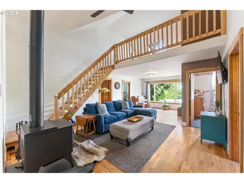 8848 N Burrage Avenue Portland OR 97217