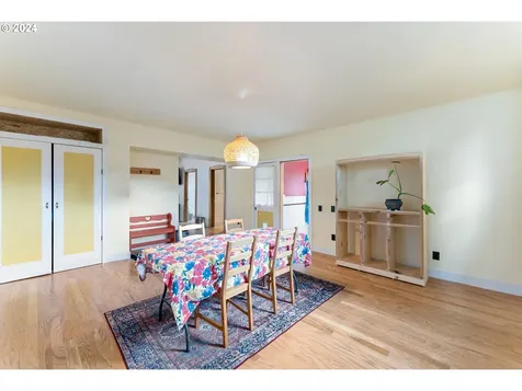 8848 N Burrage Avenue Portland OR 97217