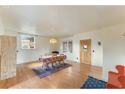 8848 N Burrage Avenue Portland OR 97217