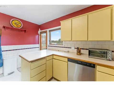 8848 N Burrage Avenue Portland OR 97217