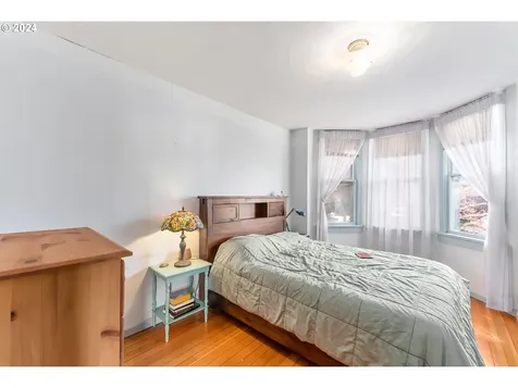 8848 N Burrage Avenue Portland OR 97217