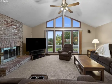 2270 SW Lillyben Court Gresham OR 97080