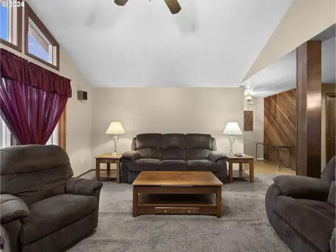 2270 SW Lillyben Court Gresham OR 97080
